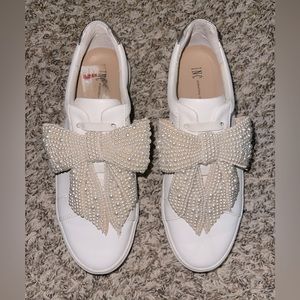 White I.N.C sneakers with bow sz 8.5